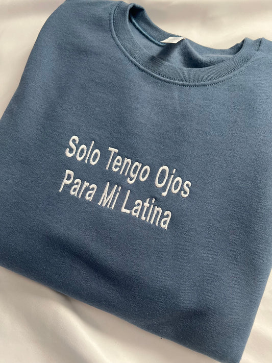 Solo Tengo Ojos para mi Latina Sweaters